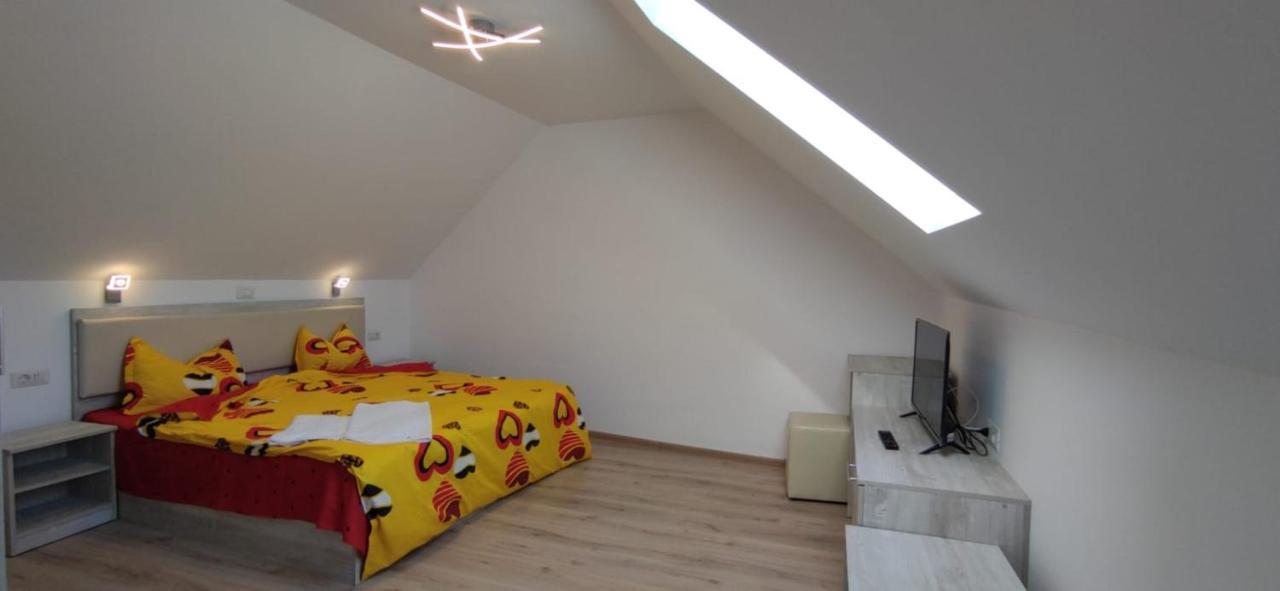 Calypso Rooms Făgăraş エクステリア 写真