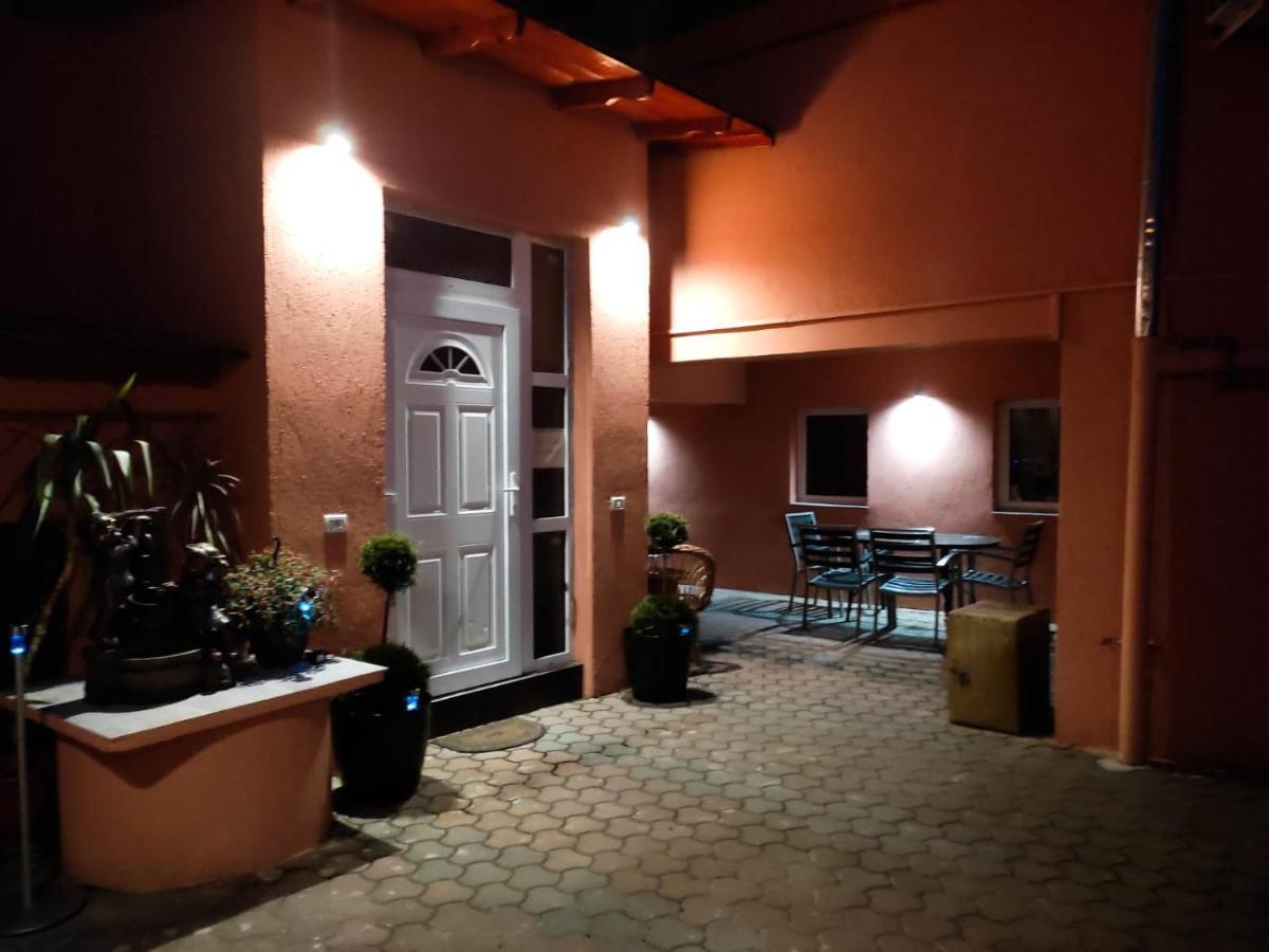 Calypso Rooms Făgăraş エクステリア 写真