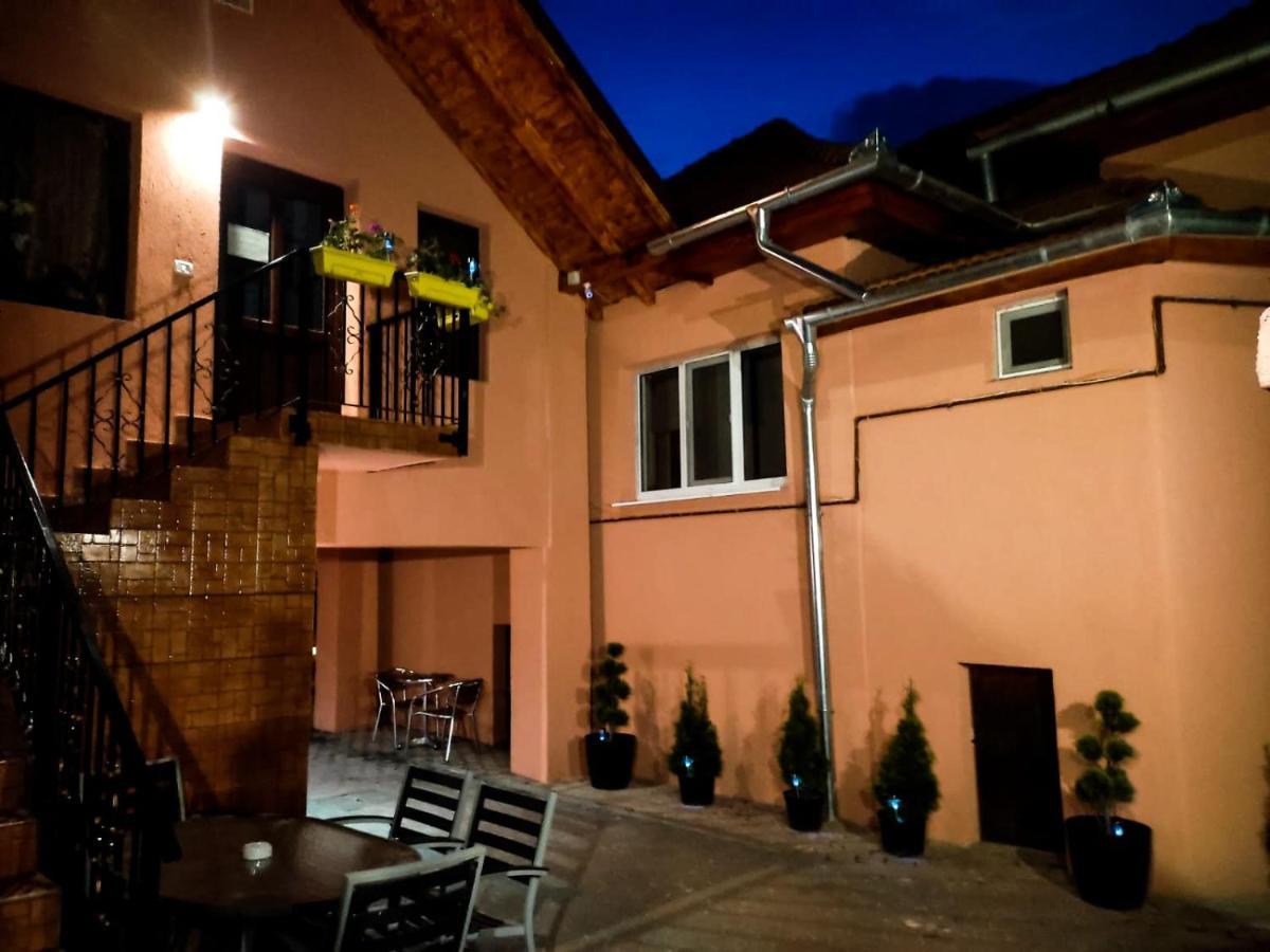 Calypso Rooms Făgăraş エクステリア 写真