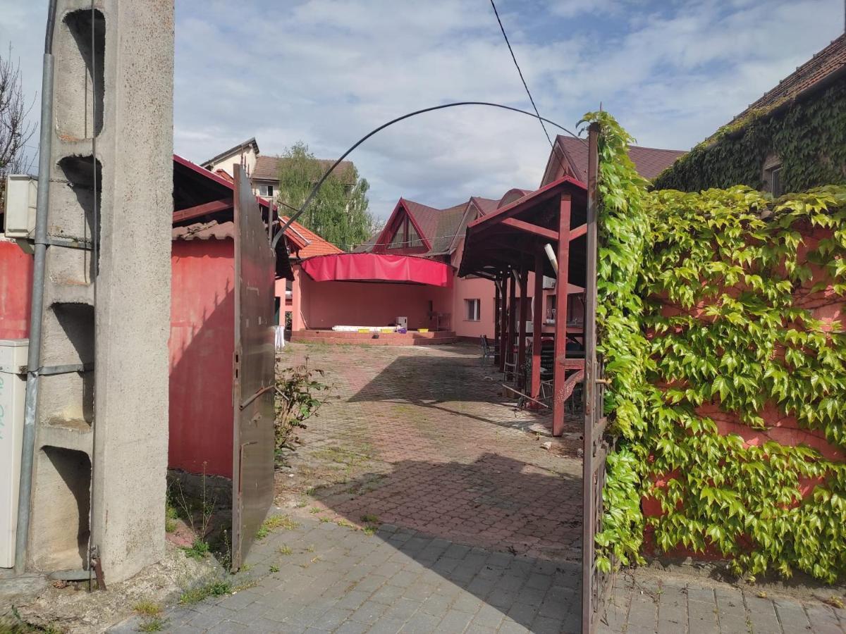 Calypso Rooms Făgăraş エクステリア 写真