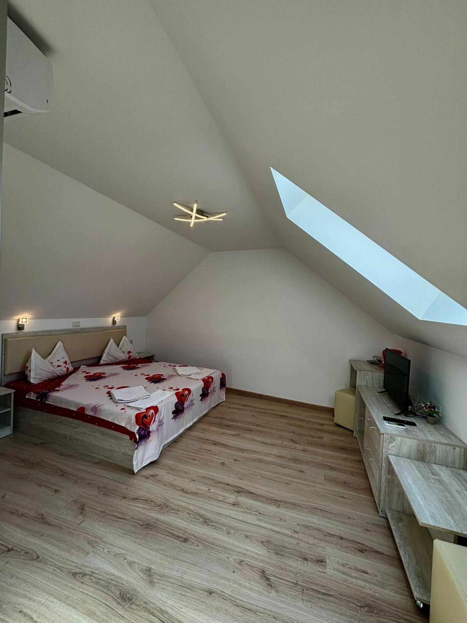 Calypso Rooms Făgăraş エクステリア 写真