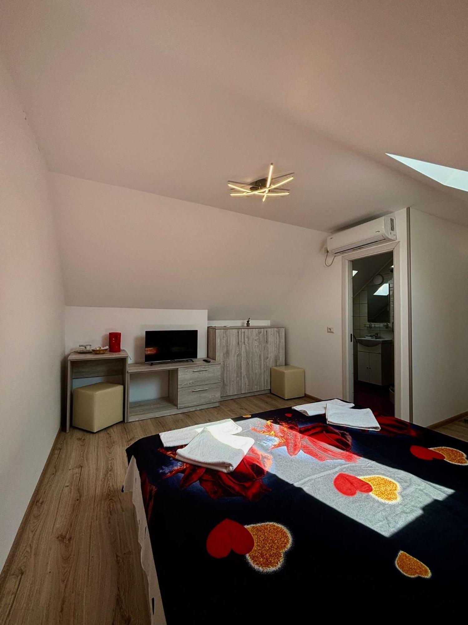 Calypso Rooms Făgăraş エクステリア 写真
